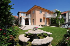Vila Schober Four Bedroom Apartment 2442